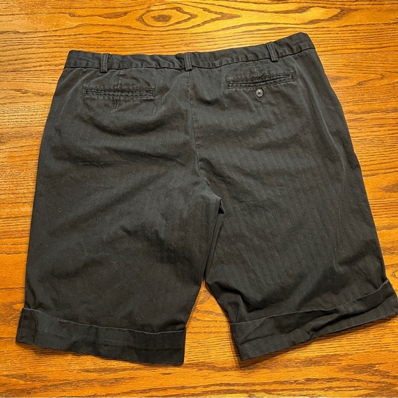 Old Navy Black Flat Bermuda Shorts Y2K - Picture 8 of 11